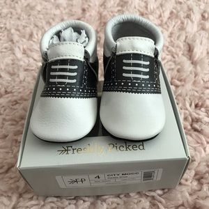 Freshly Picked size 4 City Mocc